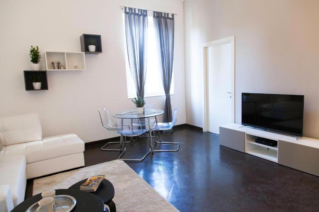 Magenta Navona Design Apartment — Photos 3